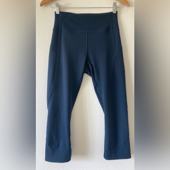 Lululemon In Movement Crop *Everlux 19* Leggings Midnight Navy -size 6 - Picture 6 of 16